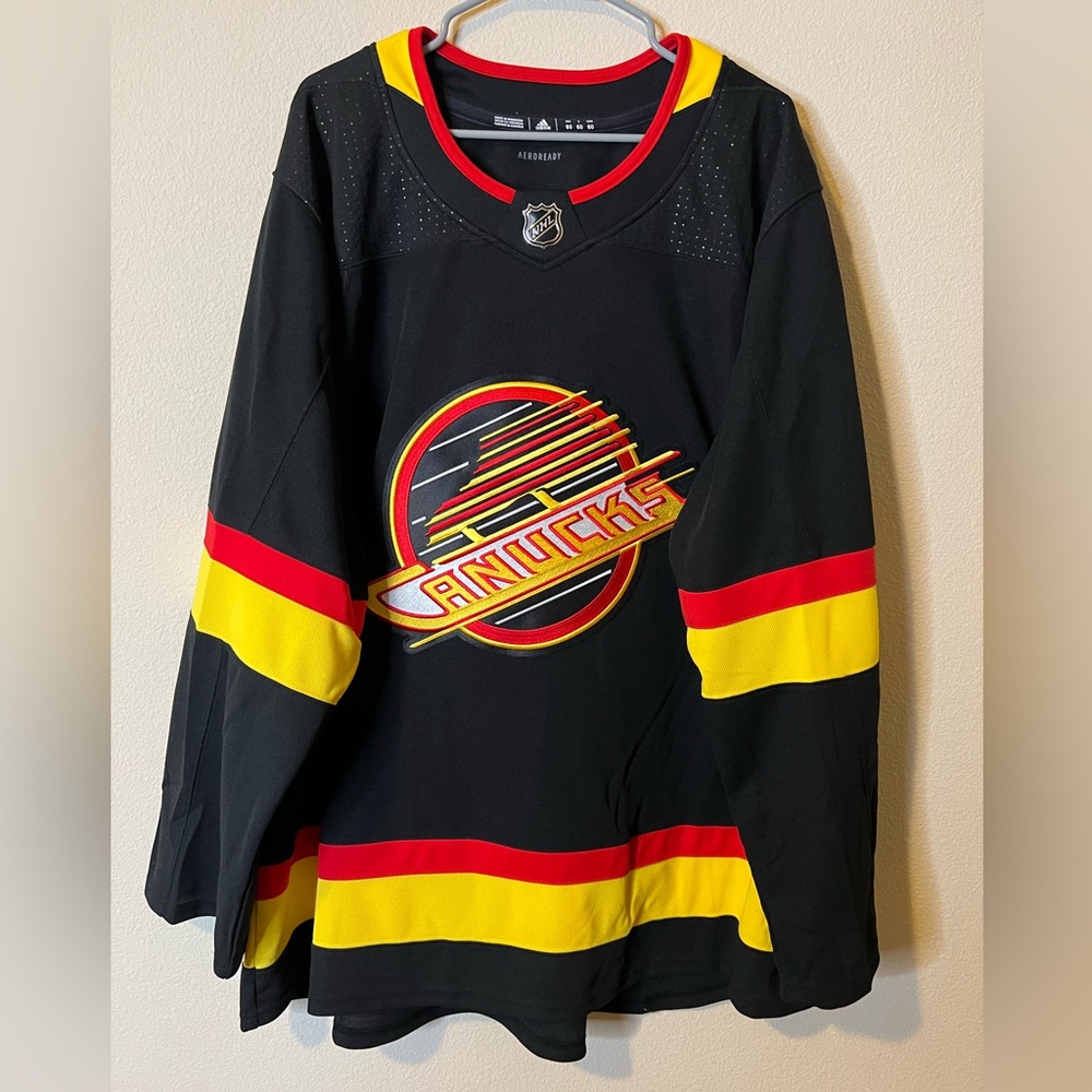NWT Vancouver Canucks alternate jersey skate logo sz 60 3XL